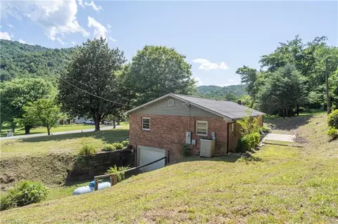 Exterior - 4362 Parsonsville Rd, Purlear, NC 28665 photo 4 of 4