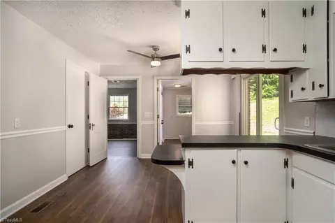 Entry Way - 4362 Parsonsville Rd, Purlear, NC 28665 photo 2 of 4