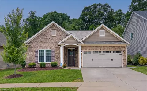1310 Land Grove Dr, Kernersville, NC 27284