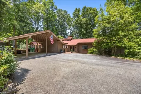 3715 Bentbrook Dr, High Point, NC 27265