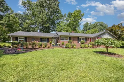 209 Rockspring Dr, Thomasville, NC 27360