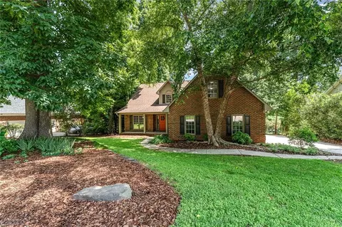4335 Clovelly Dr, Greensboro, NC 27406