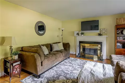 Living - 509 Florham Dr, High Point, NC 27262 photo 3 of 4