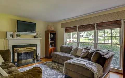 Living - 509 Florham Dr, High Point, NC 27262 photo 1 of 4