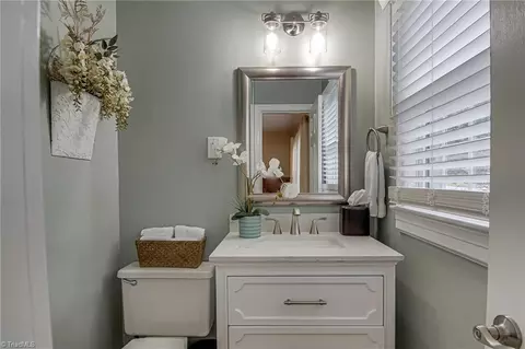 Bath - 509 Florham Dr, High Point, NC 27262 photo 2 of 3