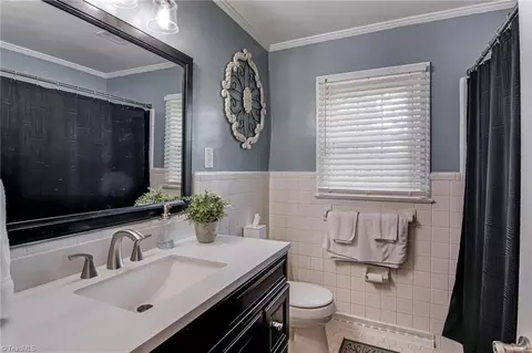Bath - 509 Florham Dr, High Point, NC 27262 photo 1 of 3