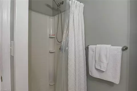 Bath - 509 Florham Dr, High Point, NC 27262 photo 3 of 3
