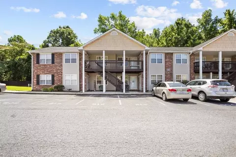 816 W Brook Ct, Archdale, NC 27263