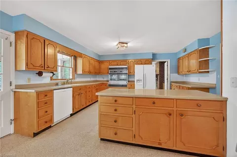 1409 Coventry Rd, High Point, NC 27262 photo 8