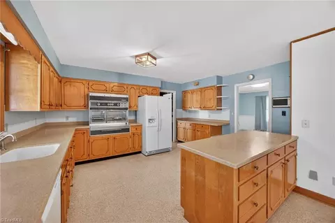 1409 Coventry Rd, High Point, NC 27262 photo 9