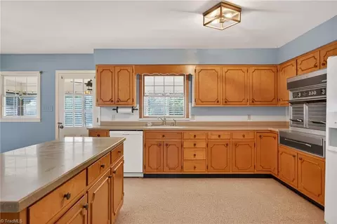 1409 Coventry Rd, High Point, NC 27262 photo 7