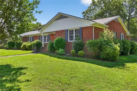 1409 Coventry Rd, High Point, NC 27262 photo 2