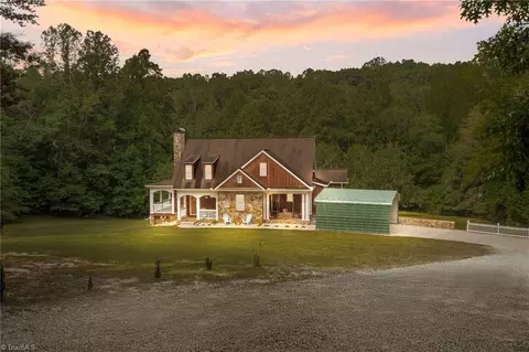 5752 Davis Rd, Walkertown, NC 27051