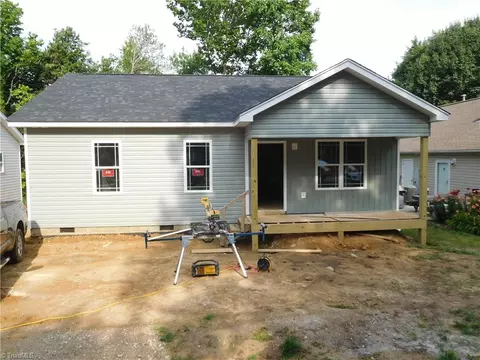 132 Crestwood Cir, High Point, NC 27260