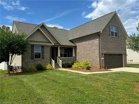 107 Saddlebrook Dr, Advance, NC 27006
