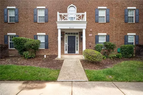 5105 N Lambeth Farm Ln, Kernersville, NC 27284