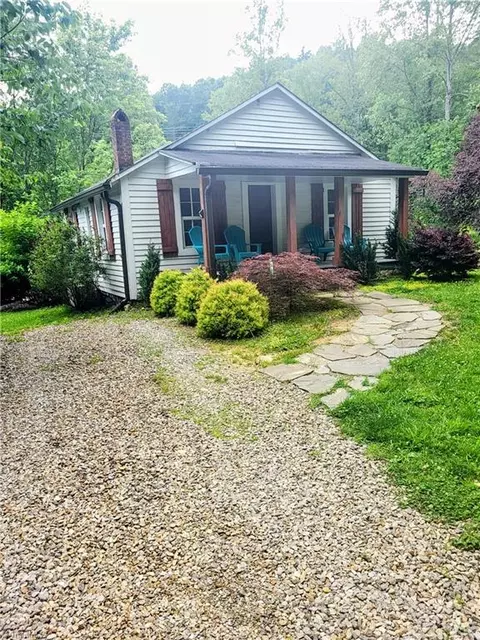 3273 Old Nc Highway 16 N, Millers Creek, NC 28651