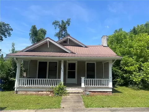 927 Willow St, Mount Airy, NC 27030