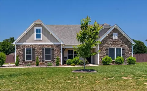3609 Wesley Point Dr, Browns Summit, NC 27214