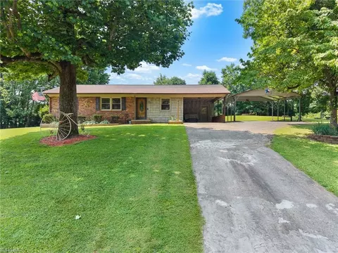 1220 Bowen Rd, Yadkinville, NC 27055