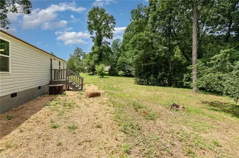 343 Reavis Rd, Harmony, NC 28634 photo 4