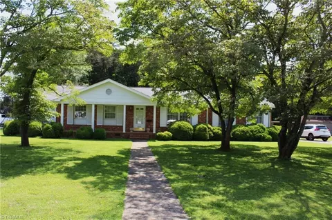 2071 Meadow Ln, Graham, NC 27253