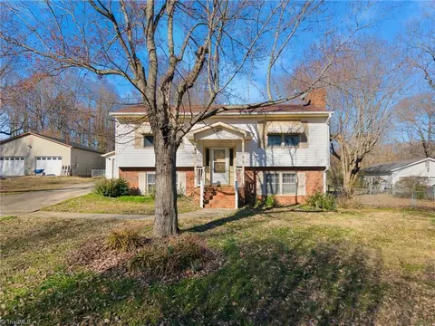 3035 Harvest Dr, Thomasville, NC 27360