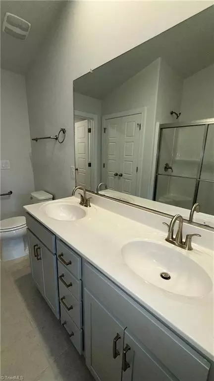 Bath - 4722 Willowstone Dr, High Point, NC 27265 photo 3 of 3