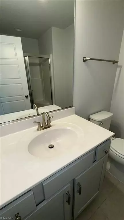 Bath - 4722 Willowstone Dr, High Point, NC 27265 photo 2 of 3