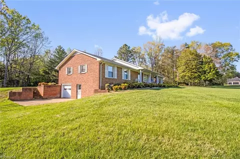 520 Bunker Hill Rd S, Colfax, NC 27235