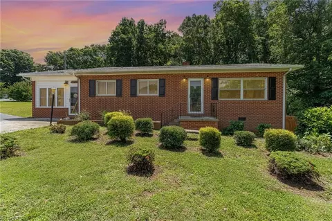 1839 Old Farmer Rd, Asheboro, NC 27205