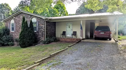 272 Meadow Rd, Asheboro, NC 27205