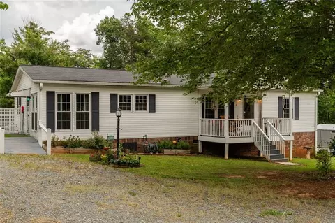 1030 Cliff View Dr, King, NC 27021