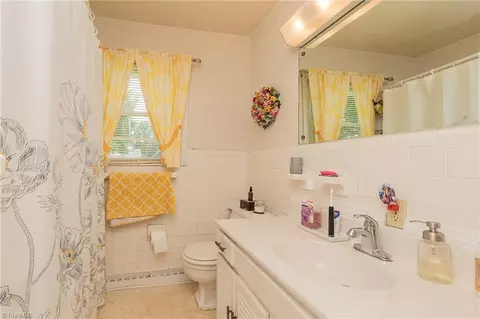 Bath - 704 Summit Rd, High Point, NC 27265 photo 2 of 2