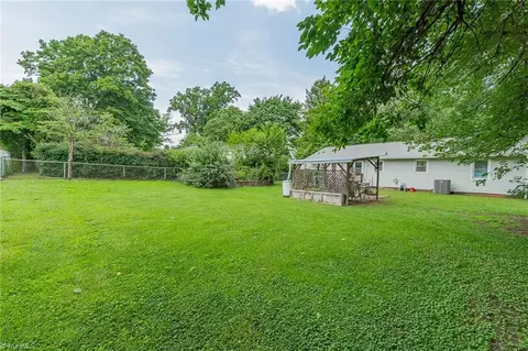 Exterior - 704 Summit Rd, High Point, NC 27265 photo 5 of 6