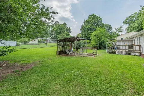 Exterior - 704 Summit Rd, High Point, NC 27265 photo 4 of 6
