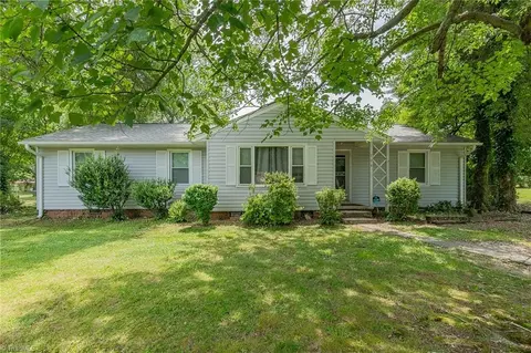 Exterior - 704 Summit Rd, High Point, NC 27265 photo 2 of 6