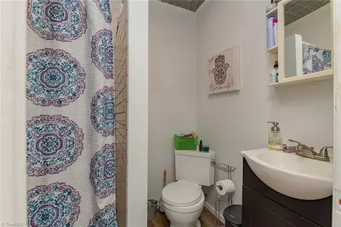 Bath - 704 Summit Rd, High Point, NC 27265 photo 1 of 2
