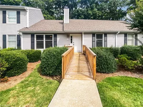 17 Appletree Ln, Greensboro, NC 27455