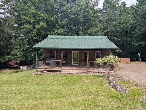 653 Mountain Lake Rd, Glade Valley, NC 28627