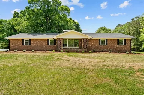 2517 Hopewell Friends Rd, Asheboro, NC 27205