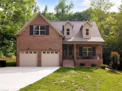1055 Kapstone Xing, Lexington, NC 27295