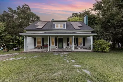 526 Fayetteville St S, Liberty, NC 27298