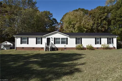 621 Southern Rd, King, NC 27021