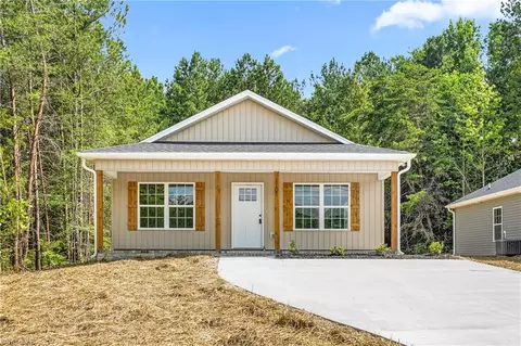 1101 Sunset Dr, Thomasville, NC 27360