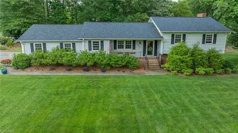 2205 Sedgemont Dr, Winston Salem, NC 27103