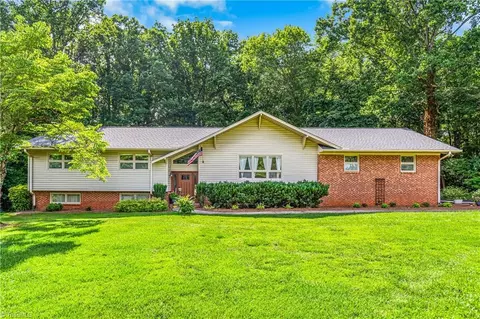 2215 Hickswood Rd, High Point, NC 27265