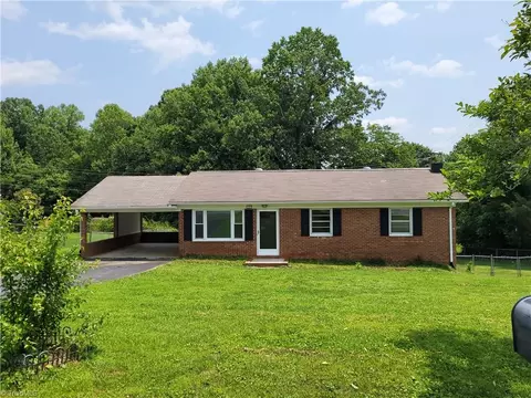 133 Lori Ln, Mount Airy, NC 27030