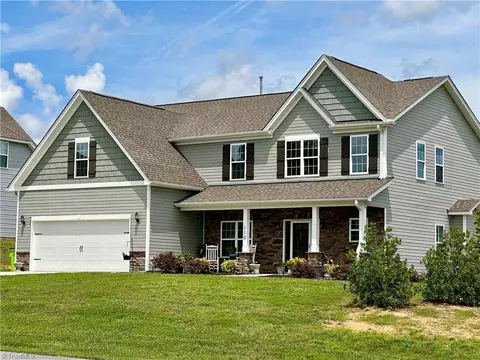 110 Sand Hill Dr, Lexington, NC 27295