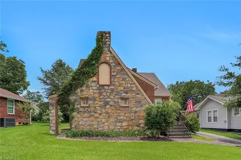 407 Hillcrest Ave, Burlington, NC 27215